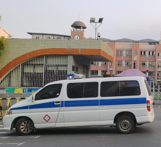 海口救护车出租护送骨折病人一公里多少钱